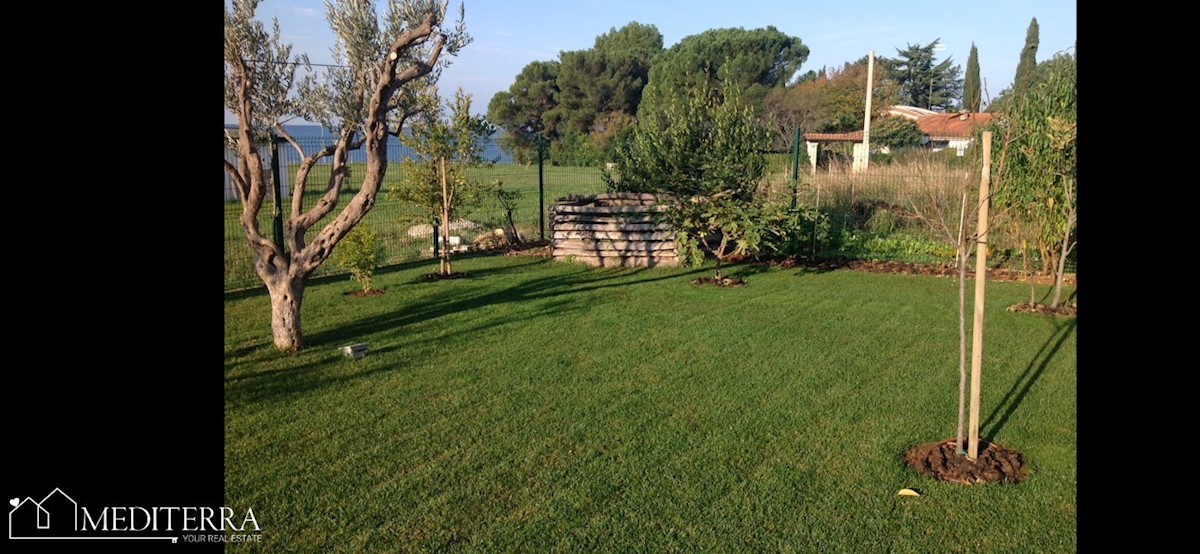 Terreno edificabile nelle immediate vicinanze del mare, con progetto, Istria