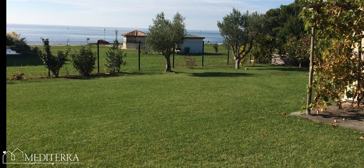 Terreno edificabile nelle immediate vicinanze del mare, con progetto, Istria