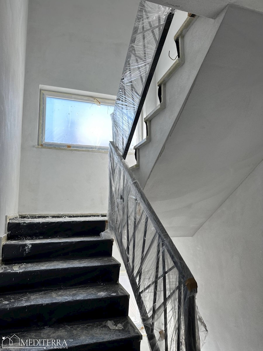 Appartamento al 2° piano con vista mare, Cittanova, Istria