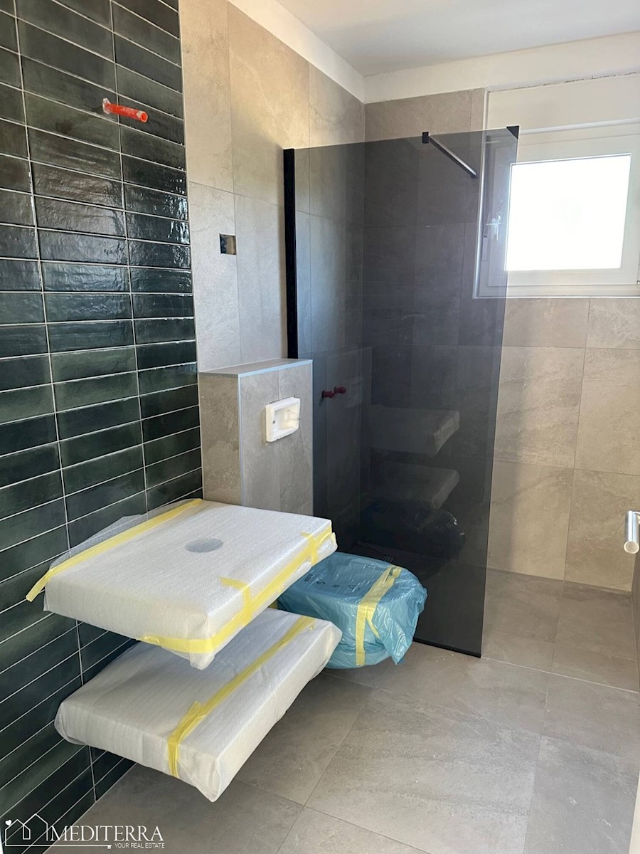 Appartamento al 2° piano con vista mare, Cittanova, Istria