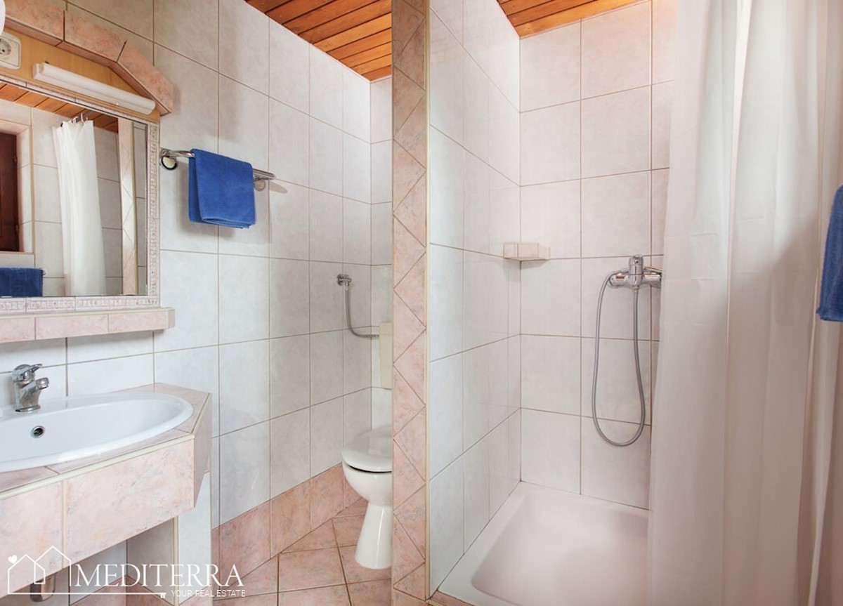 Casa a 50 metri dal mare in un'ottima posizione, Cittanova, Istria