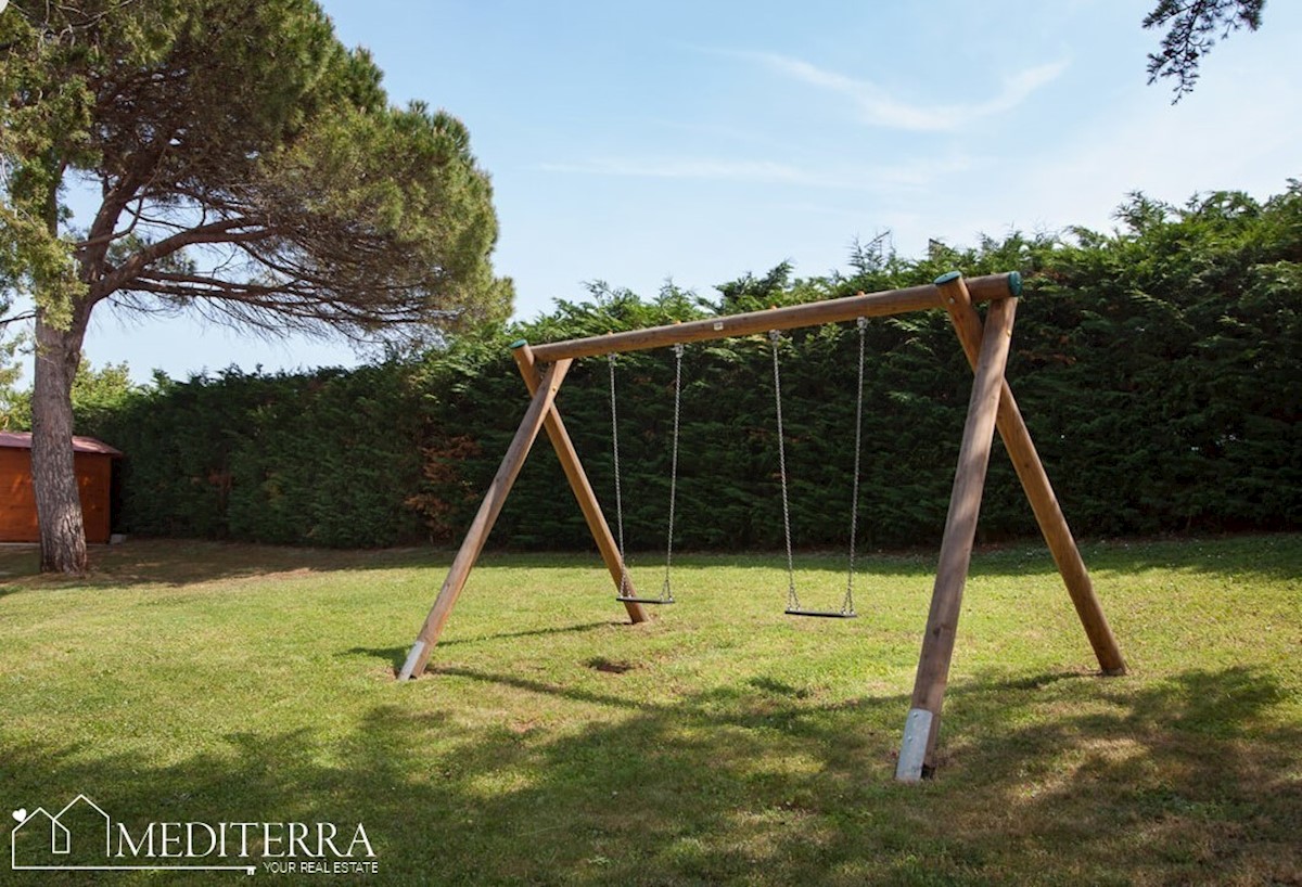 Casa a 50 metri dal mare in un'ottima posizione, Cittanova, Istria