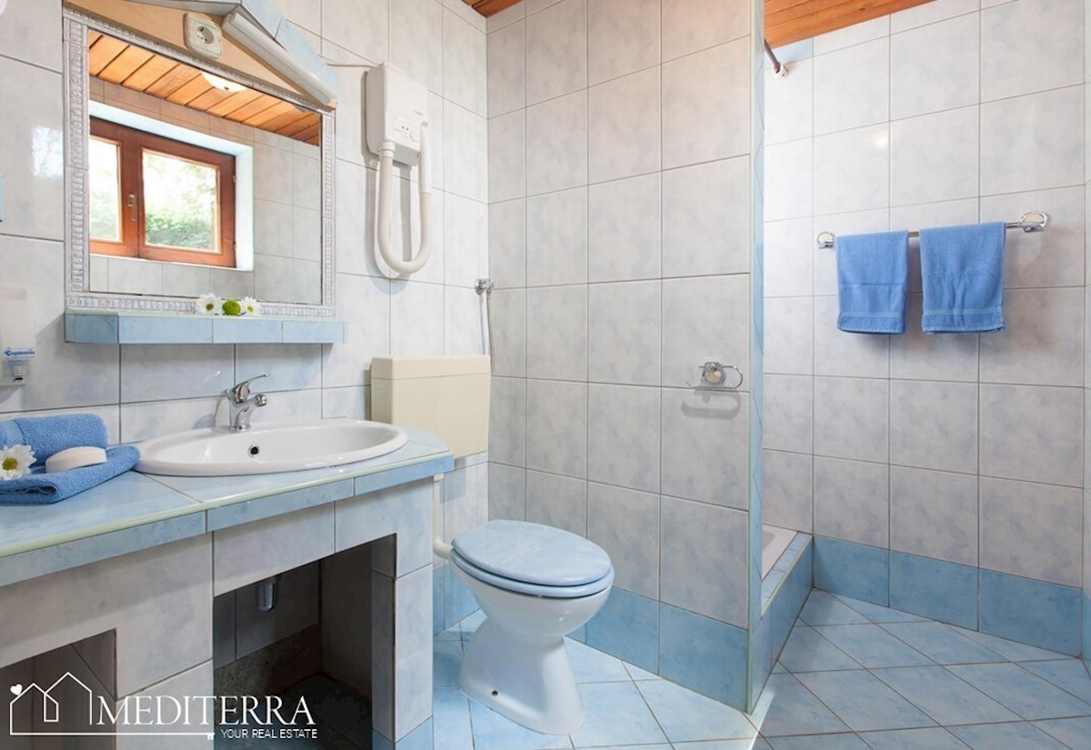 Casa a 50 metri dal mare in un'ottima posizione, Cittanova, Istria