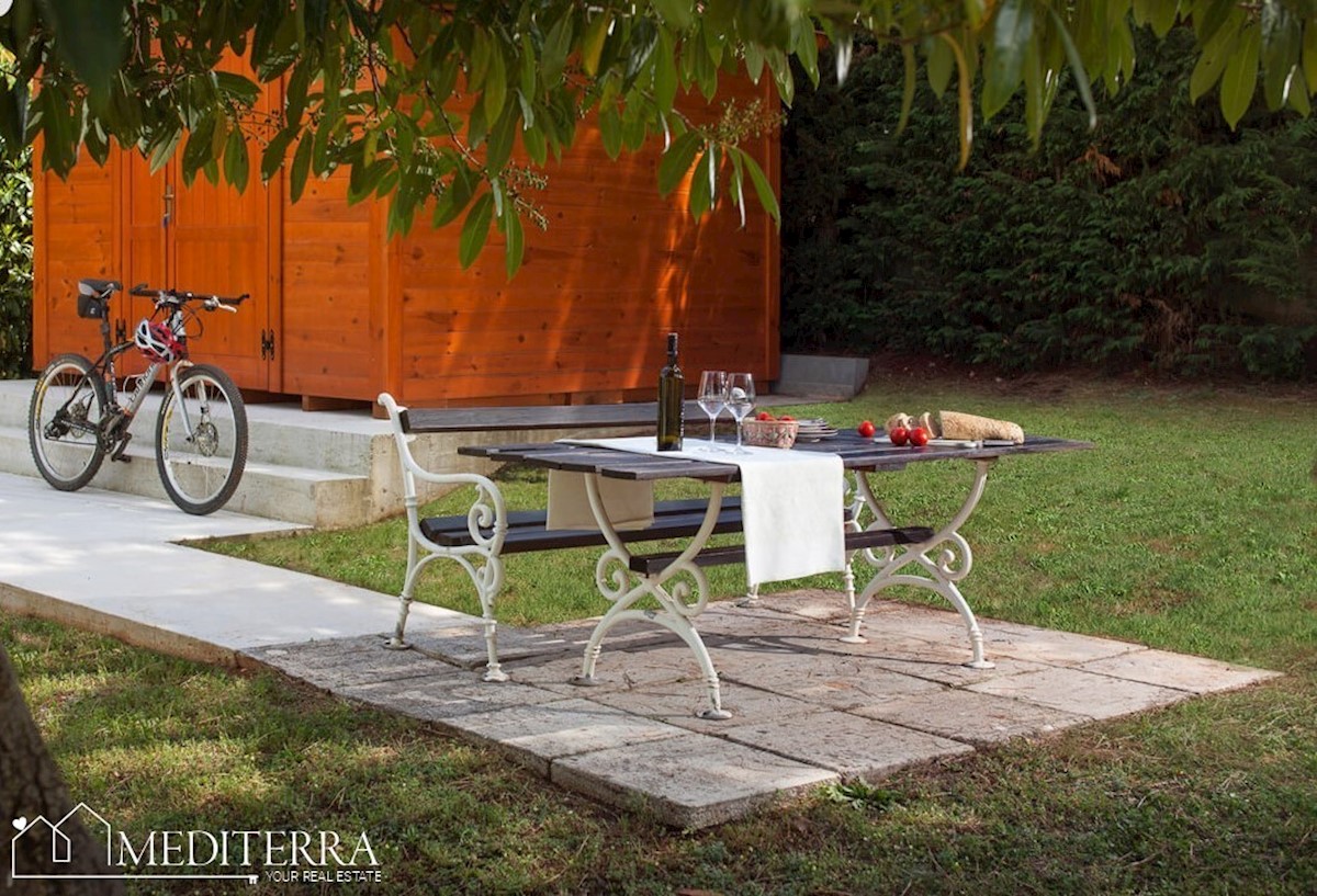 Casa a 50 metri dal mare in un'ottima posizione, Cittanova, Istria