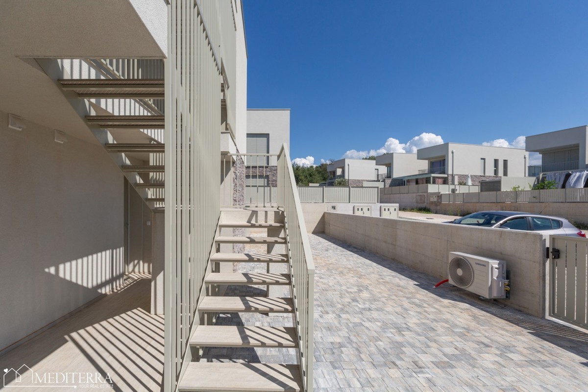 Appartamento al primo piano con vista mare vicino a Cittanova, Istria