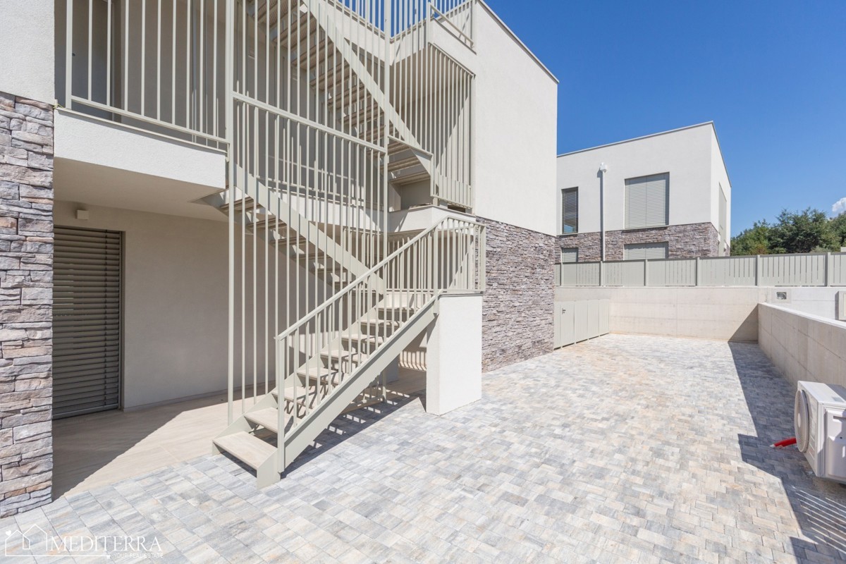 Appartamento al primo piano con vista mare vicino a Cittanova, Istria