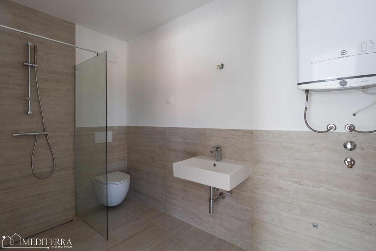 Appartamento al primo piano con vista mare vicino a Cittanova, Istria