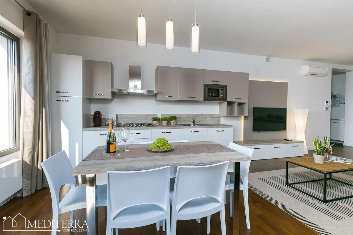 Appartamento con tre camere da letto con vista mare, Parenzo, Istria