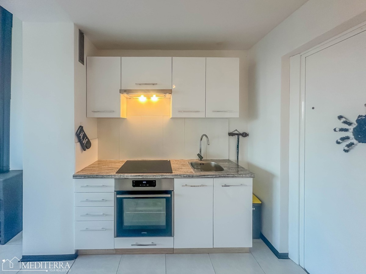 Appartamento ristrutturato con vista mare e due camere da letto, Cittanova, Istria