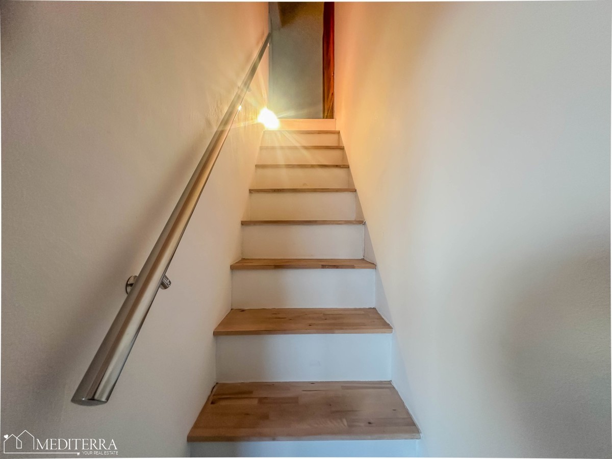 Appartamento ristrutturato con vista mare e due camere da letto, Cittanova, Istria