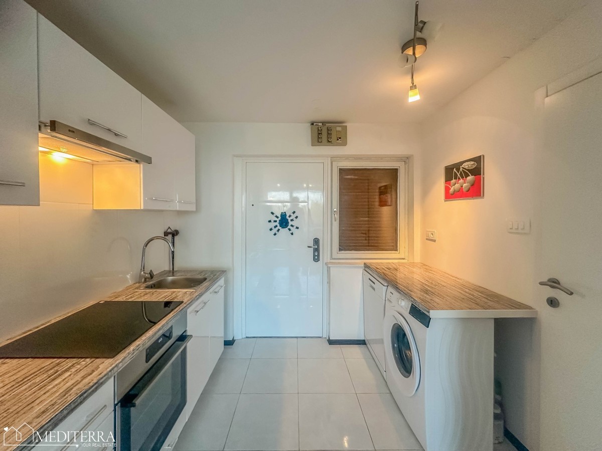 Appartamento ristrutturato con vista mare e due camere da letto, Cittanova, Istria