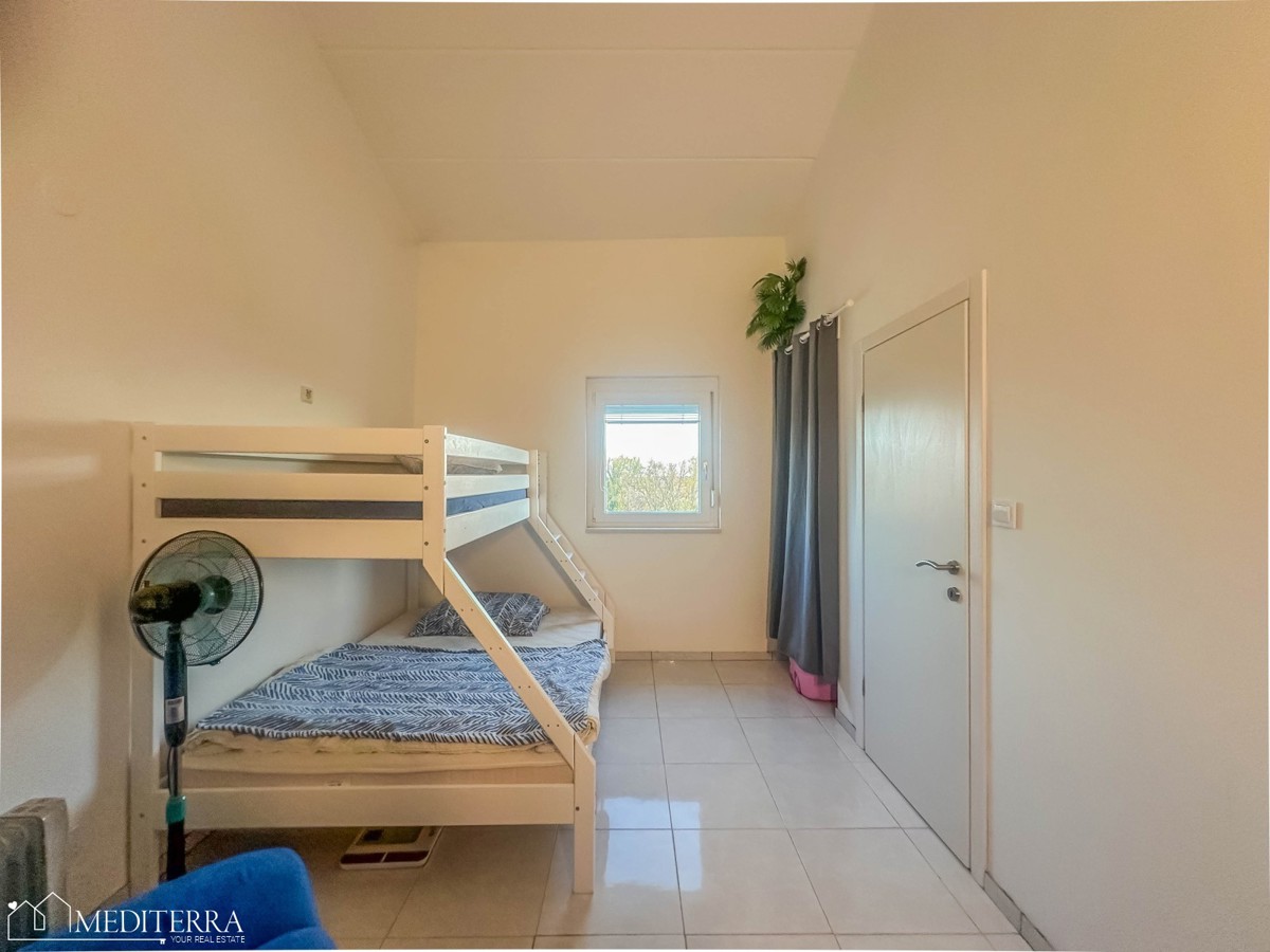 Appartamento ristrutturato con vista mare e due camere da letto, Cittanova, Istria