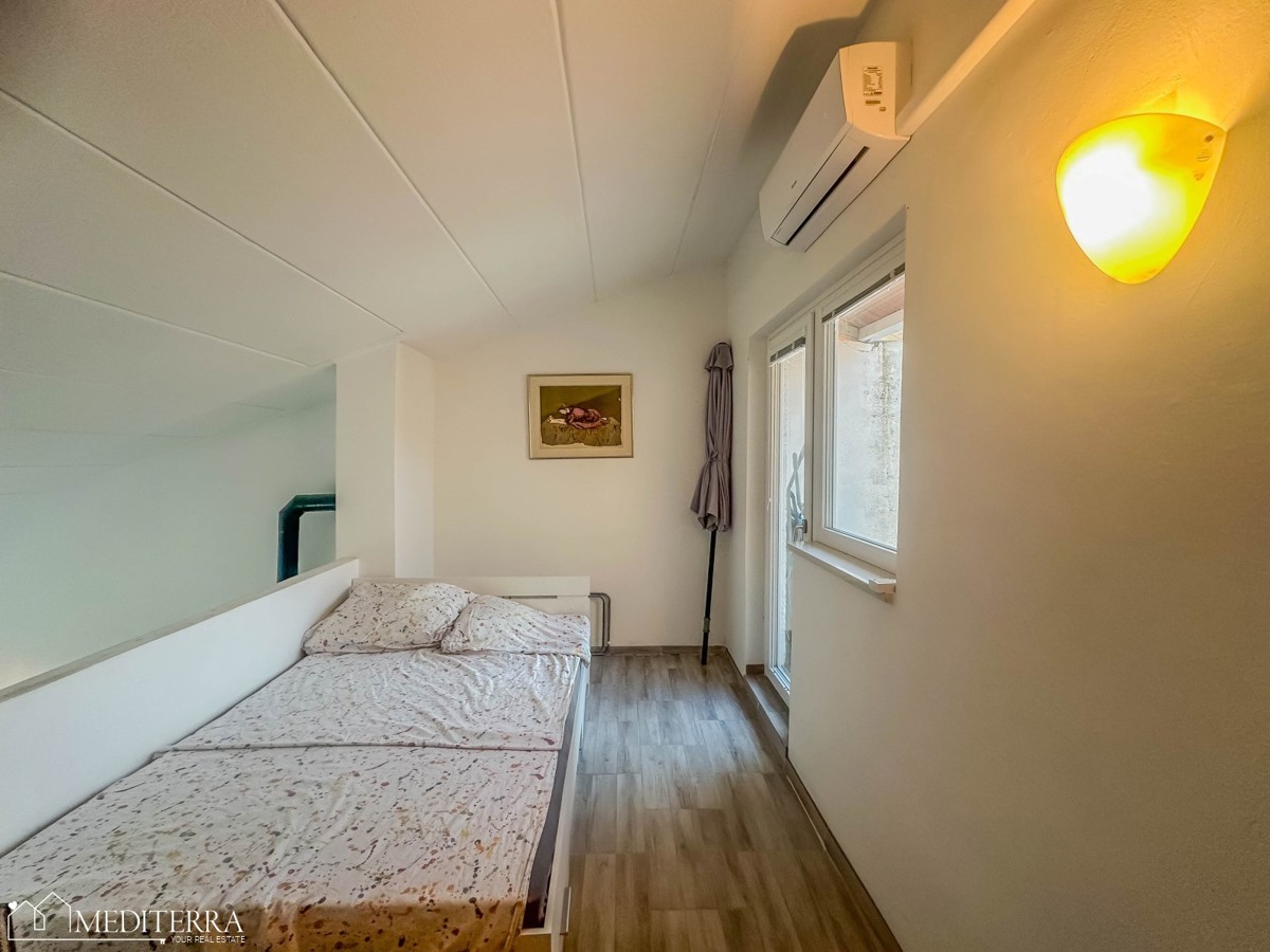 Appartamento ristrutturato con vista mare e due camere da letto, Cittanova, Istria