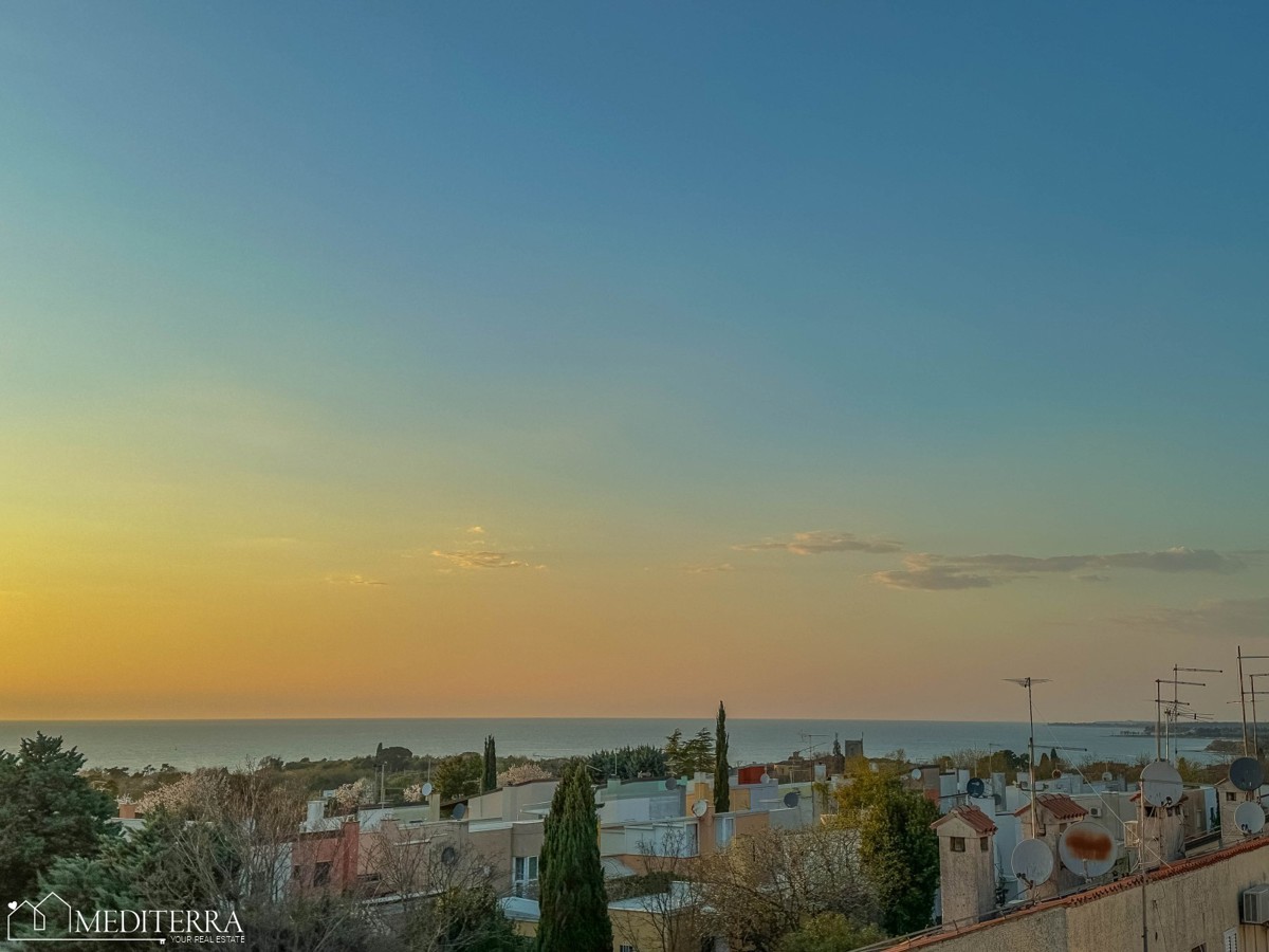 Appartamento ristrutturato con vista mare e due camere da letto, Cittanova, Istria