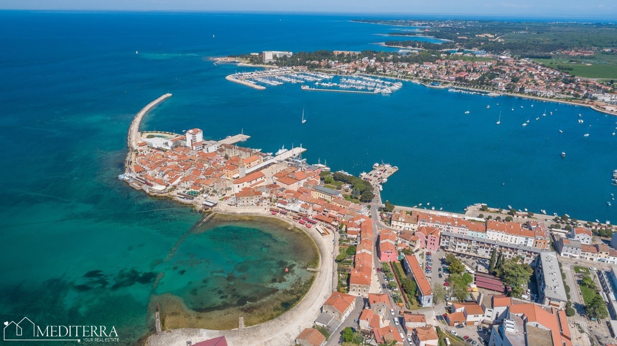 Appartamento con due camere da letto in ottima posizione, a 250 metri dal mare, Umago