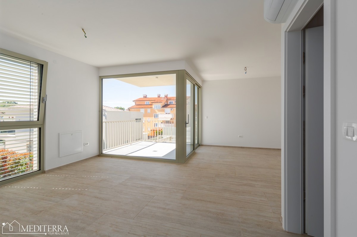 Appartamento al primo piano con terrazza sul tetto, Cittanova, Istria