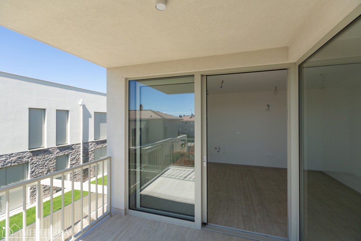 Appartamento al primo piano con terrazza sul tetto, Cittanova, Istria