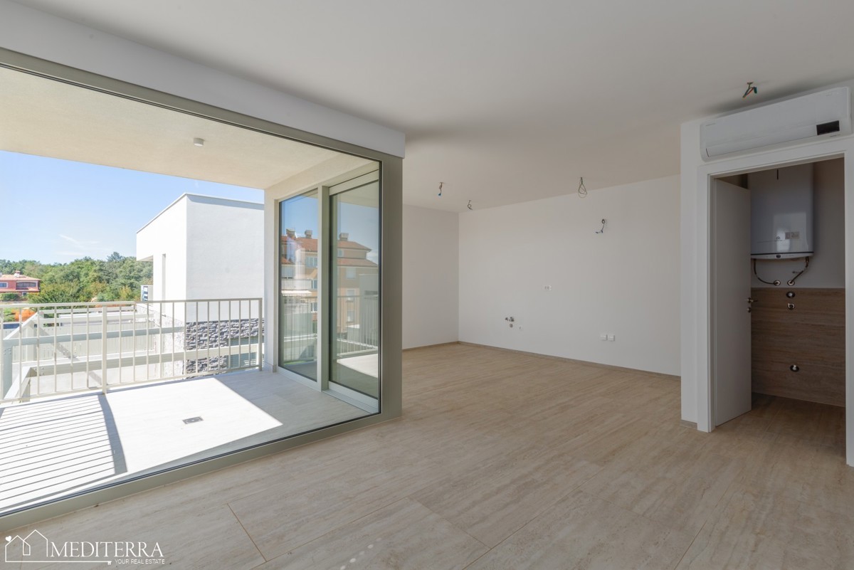 Appartamento al primo piano con terrazza sul tetto, Cittanova, Istria