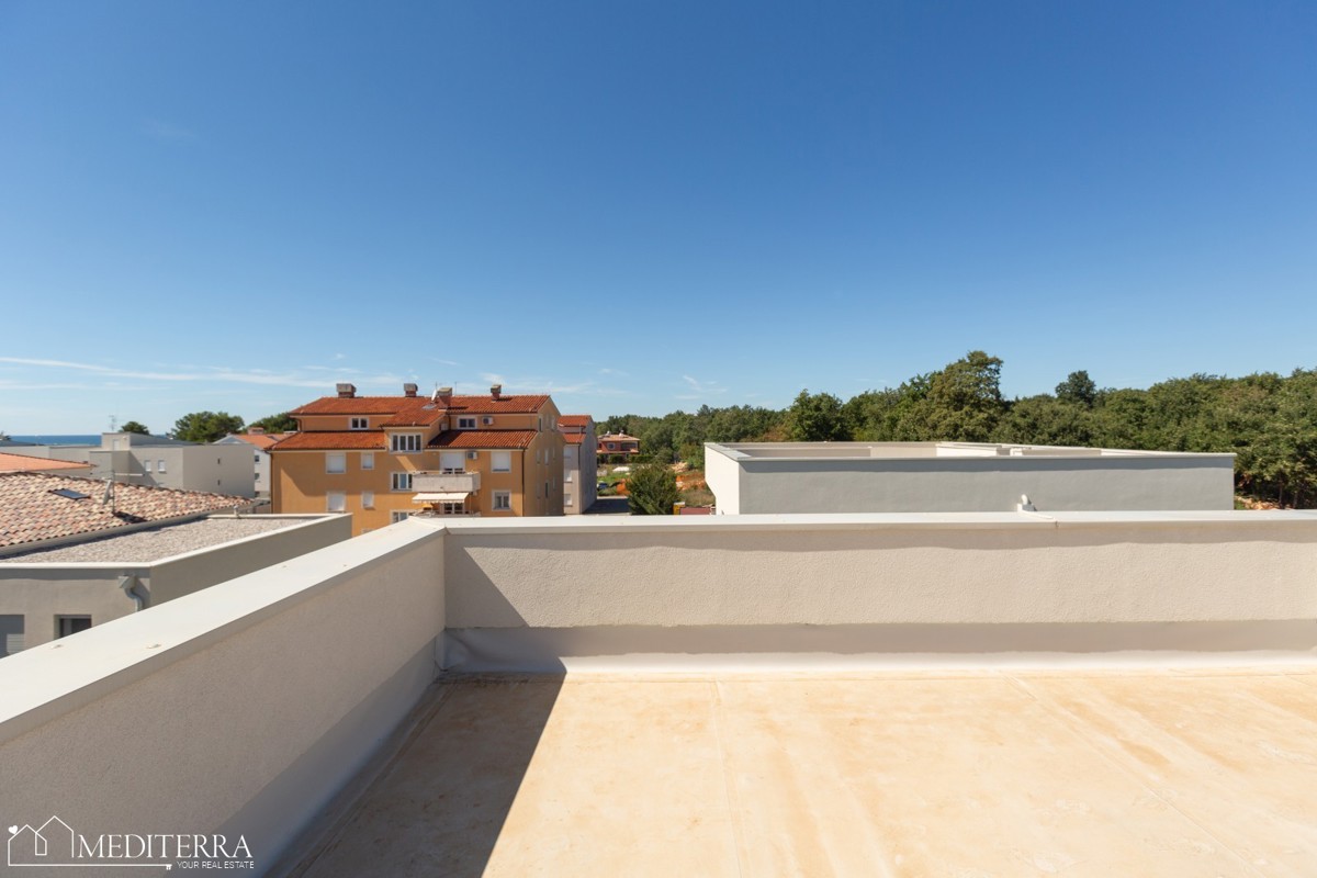 Appartamento al primo piano con terrazza sul tetto, Cittanova, Istria