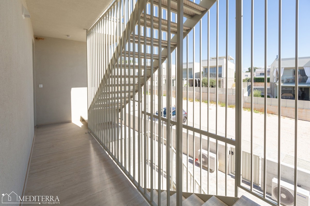 Appartamento al primo piano con terrazza sul tetto, Cittanova, Istria