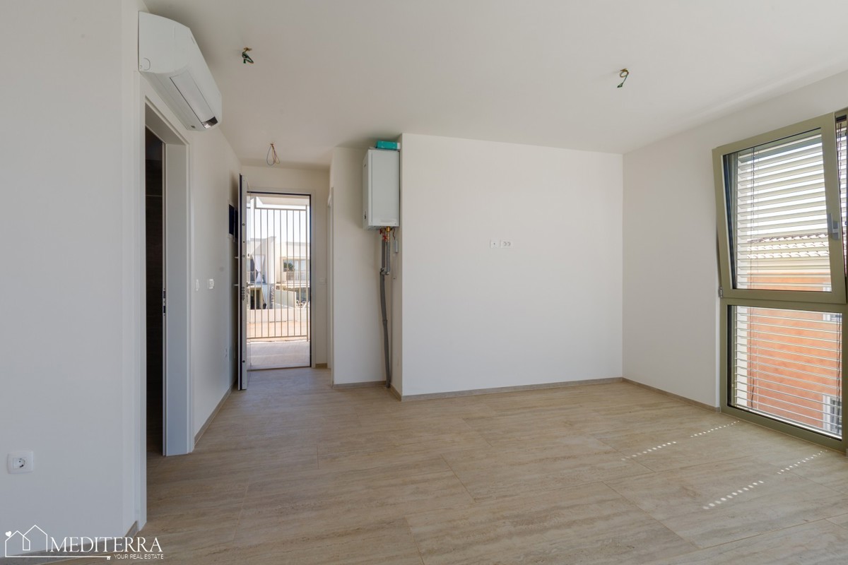 Appartamento al primo piano con terrazza sul tetto, Cittanova, Istria