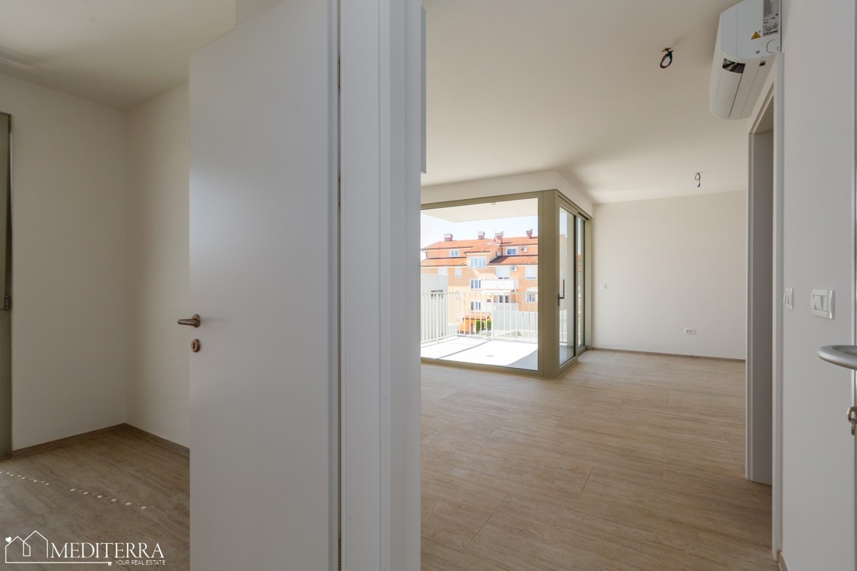 Appartamento al primo piano con terrazza sul tetto, Cittanova, Istria