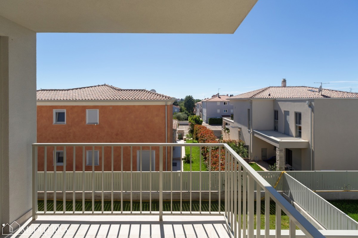 Appartamento al primo piano con terrazza sul tetto, Cittanova, Istria