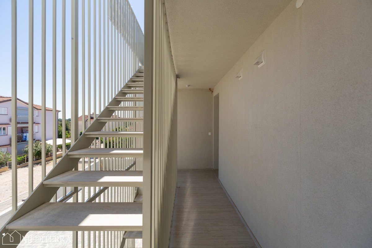 Appartamento al primo piano con terrazza sul tetto, Cittanova, Istria