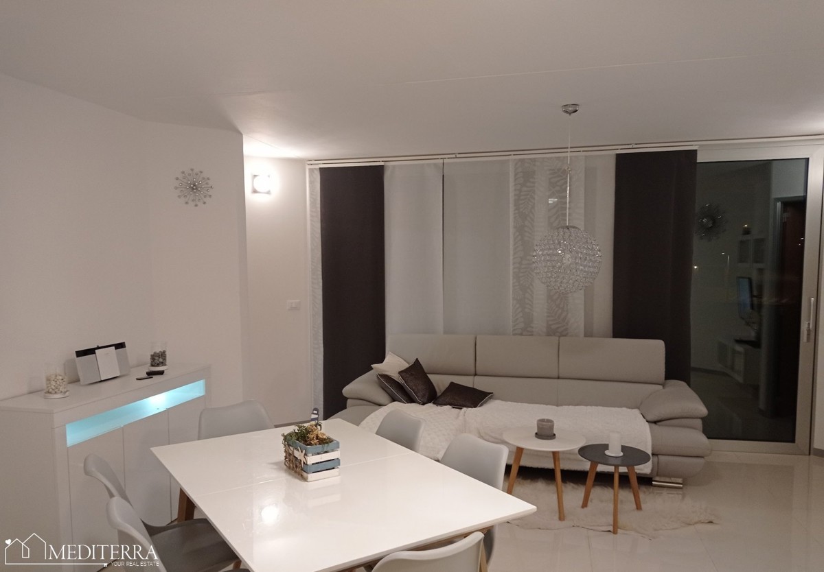 Appartamento al secondo piano con due camere da letto, Cittanova, Istria