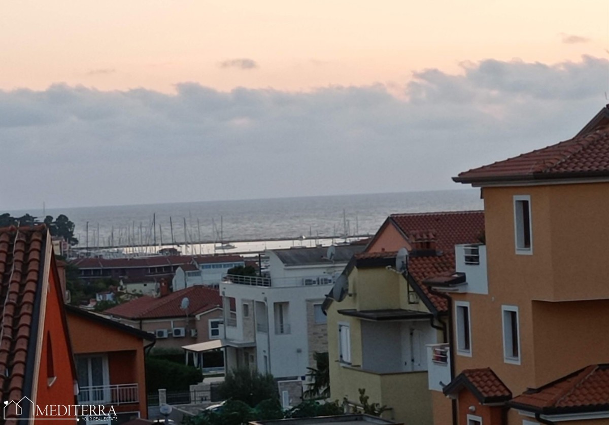 Appartamento al secondo piano con due camere da letto, Cittanova, Istria