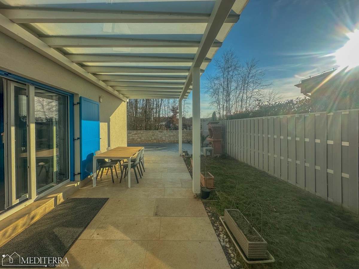 Casa a un piano con piscina a Cittanova, Istria