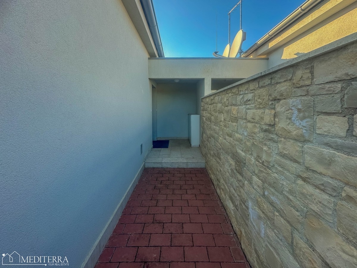 Casa a un piano con piscina a Cittanova, Istria
