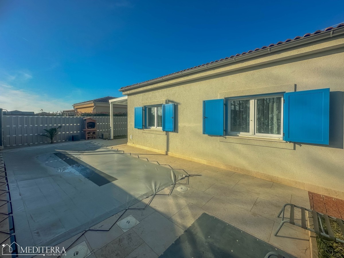Casa a un piano con piscina a Cittanova, Istria
