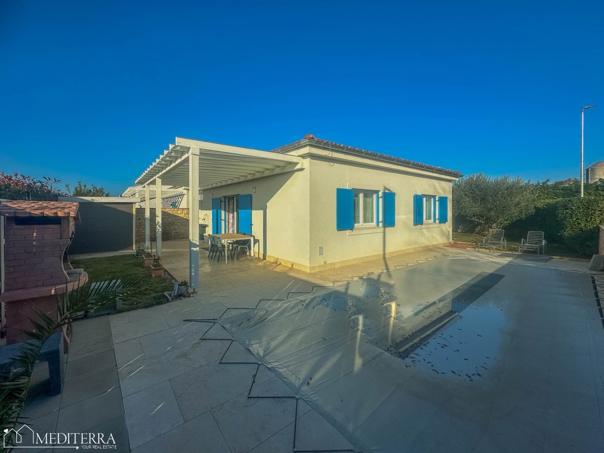 Casa a un piano con piscina a Cittanova, Istria