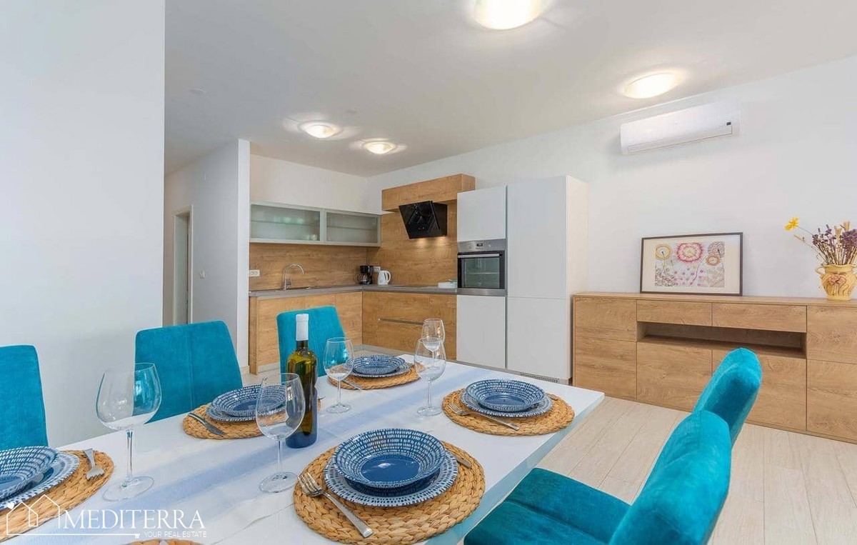 Appartamento al piano terra con due camere da letto in un'ottima posizione, Novigrad, Istria