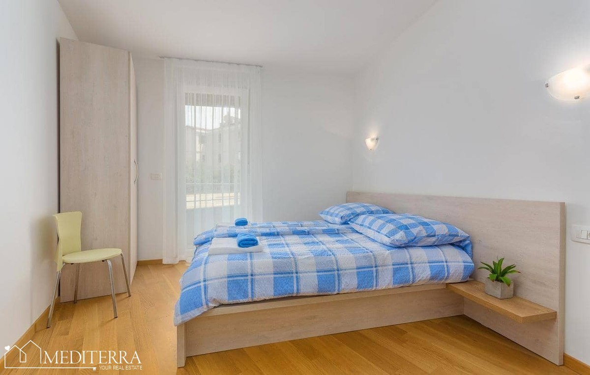 Appartamento al piano terra con due camere da letto in un'ottima posizione, Novigrad, Istria