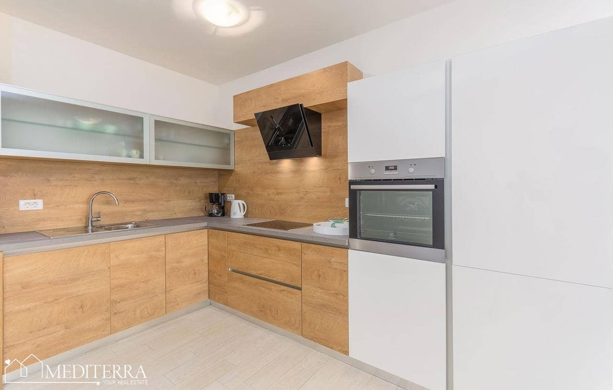 Appartamento al piano terra con due camere da letto in un'ottima posizione, Novigrad, Istria