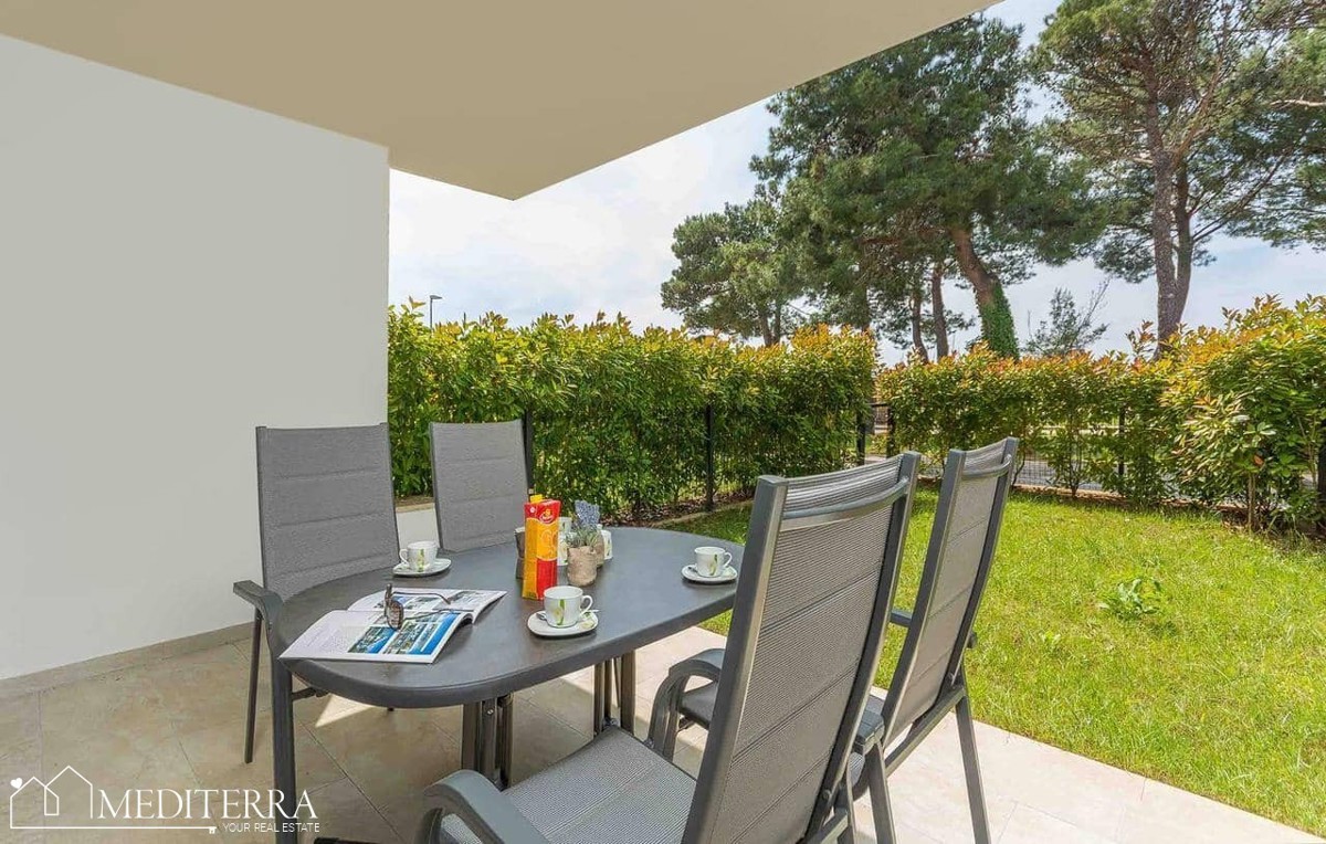 Appartamento al piano terra con due camere da letto in un'ottima posizione, Novigrad, Istria