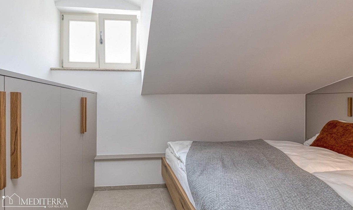 Casa con 3 appartamenti in ottima posizione, Orsera, Istria