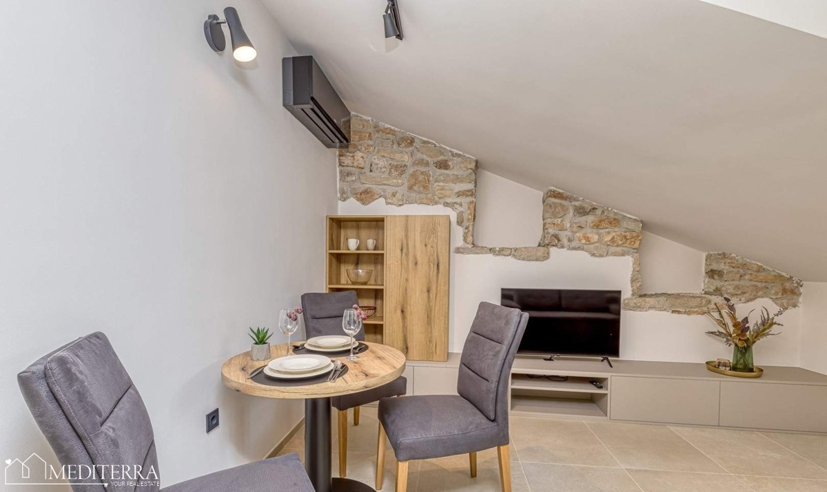 Casa con 3 appartamenti in ottima posizione, Orsera, Istria