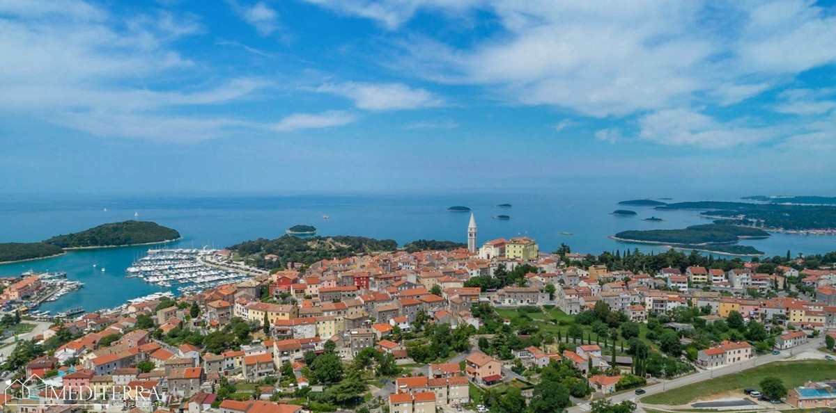 Casa con 3 appartamenti in ottima posizione, Orsera, Istria