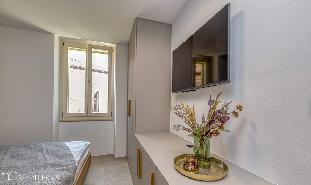 Casa con 3 appartamenti in ottima posizione, Orsera, Istria