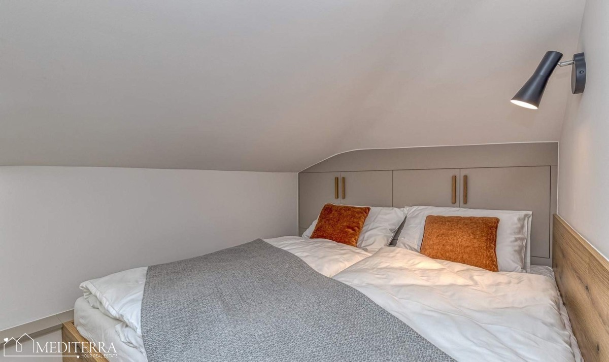 Casa con 3 appartamenti in ottima posizione, Orsera, Istria