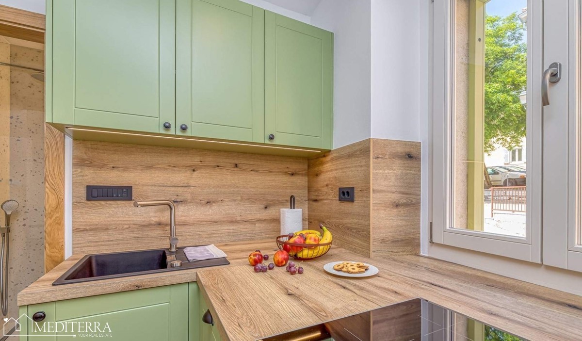 Casa con 3 appartamenti in ottima posizione, Orsera, Istria