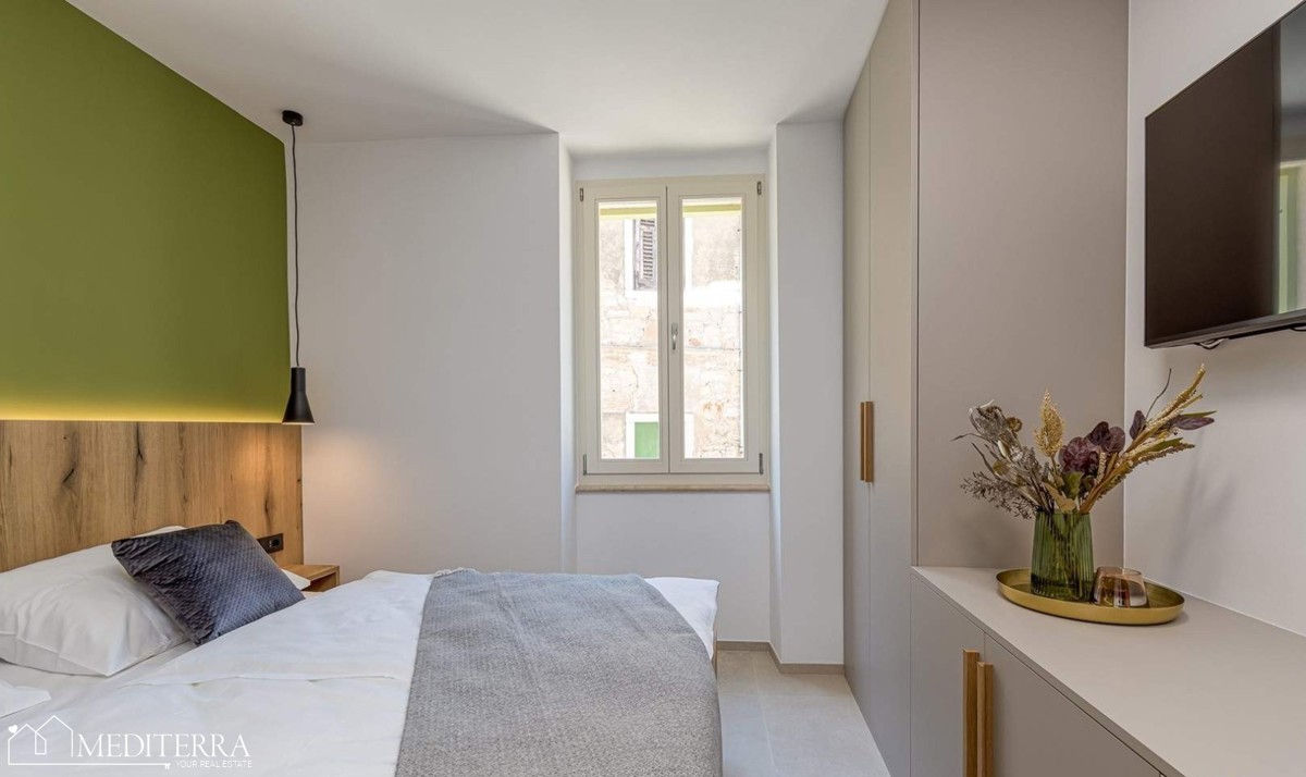 Casa con 3 appartamenti in ottima posizione, Orsera, Istria