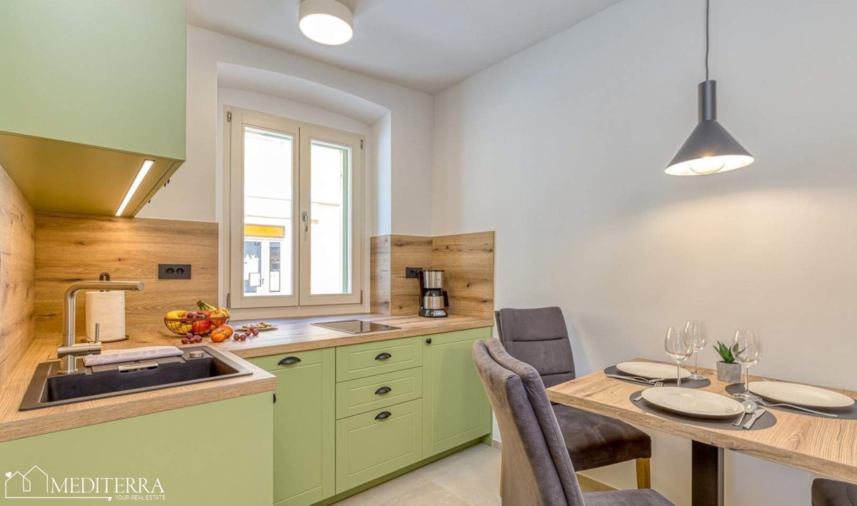 Casa con 3 appartamenti in ottima posizione, Orsera, Istria