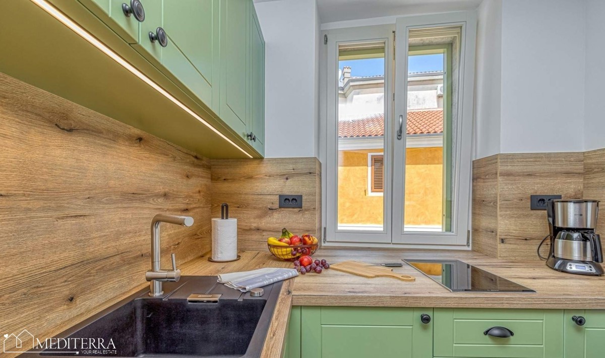 Casa con 3 appartamenti in ottima posizione, Orsera, Istria