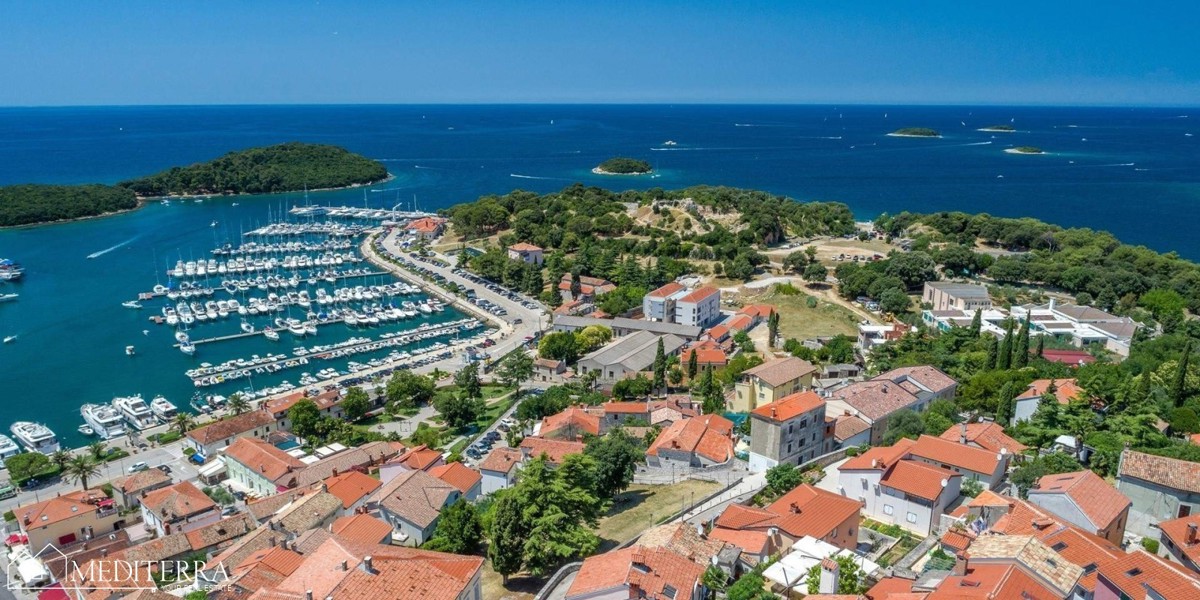 Casa con 3 appartamenti in ottima posizione, Orsera, Istria