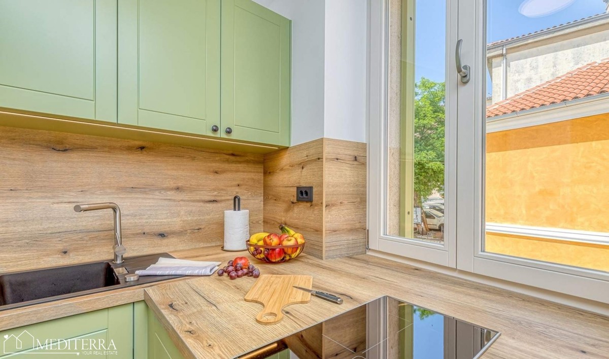 Casa con 3 appartamenti in ottima posizione, Orsera, Istria