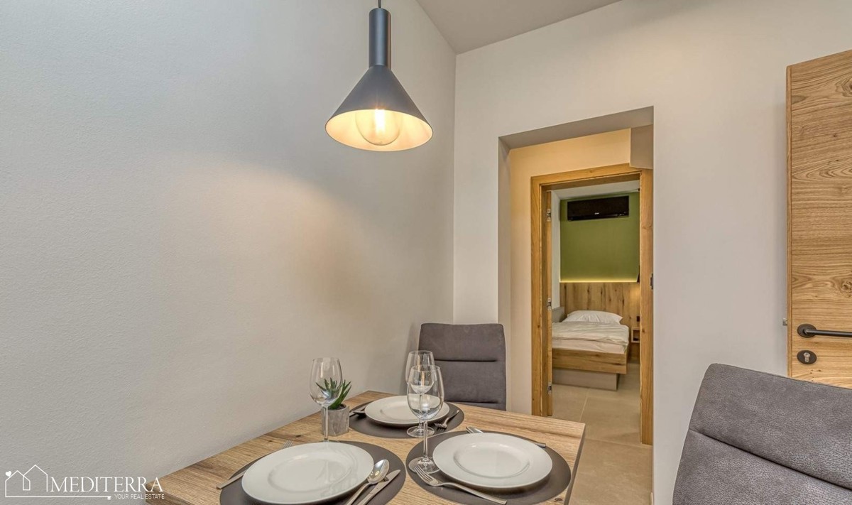 Casa con 3 appartamenti in ottima posizione, Orsera, Istria